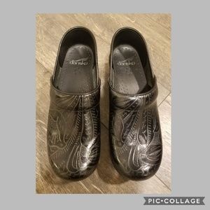 Dansko Women's Black Tooled Clogs